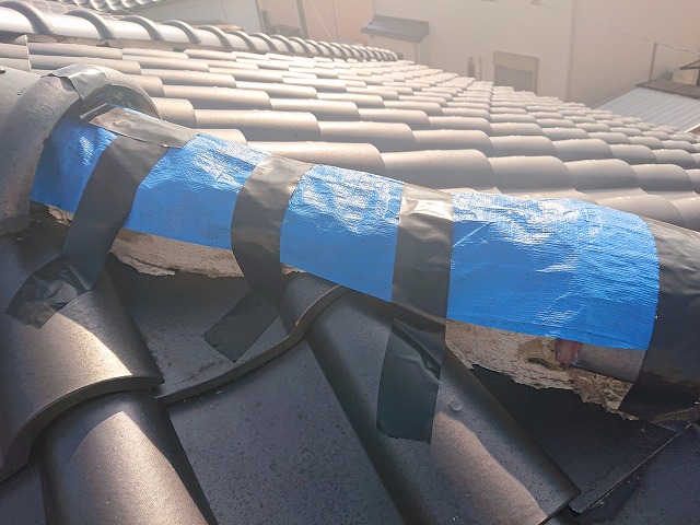 養生が施された棟瓦